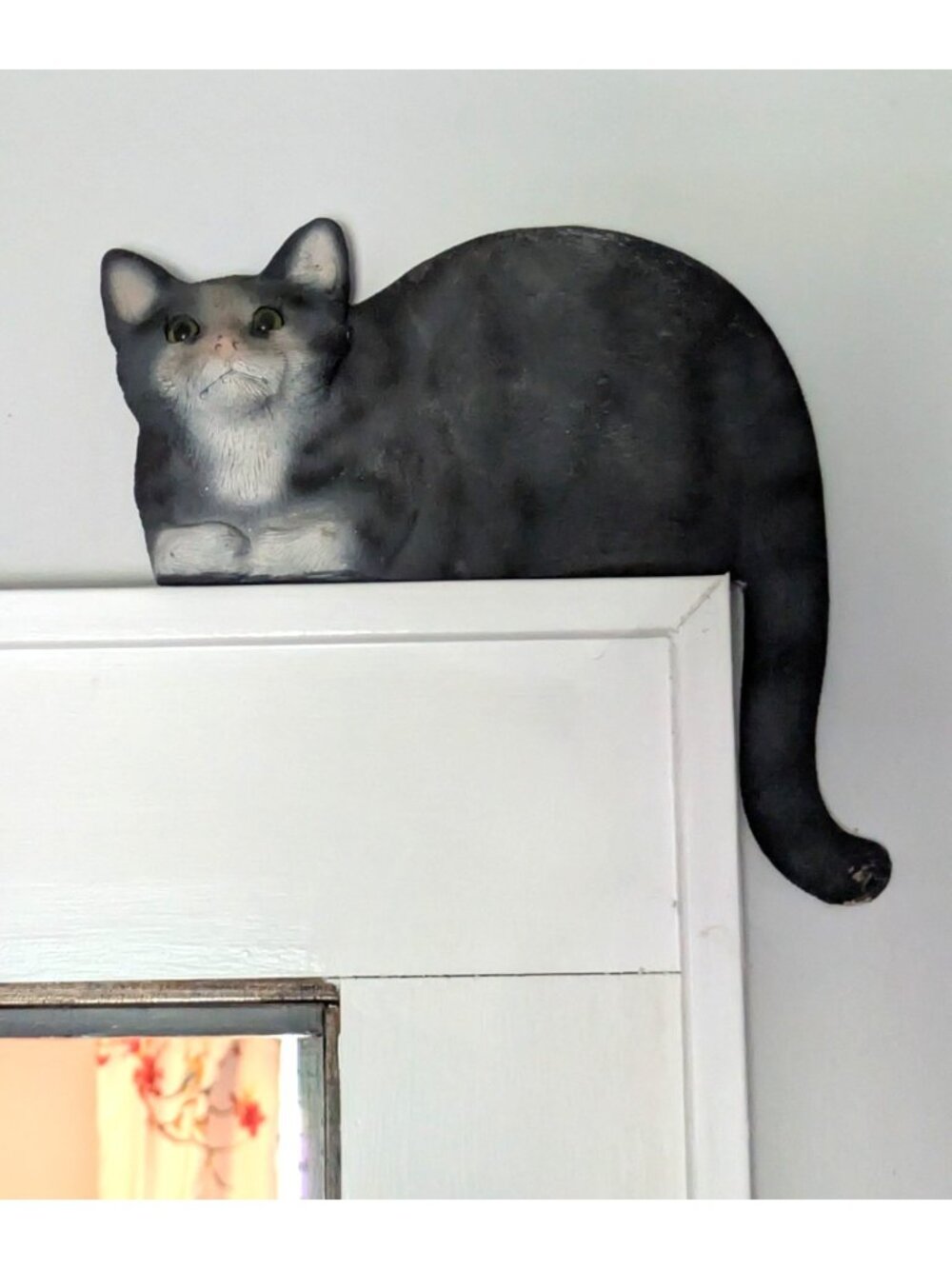 Vintage Grey Cat Door Frame Corner Shelf Sitter Resin Flat Figurine 9"